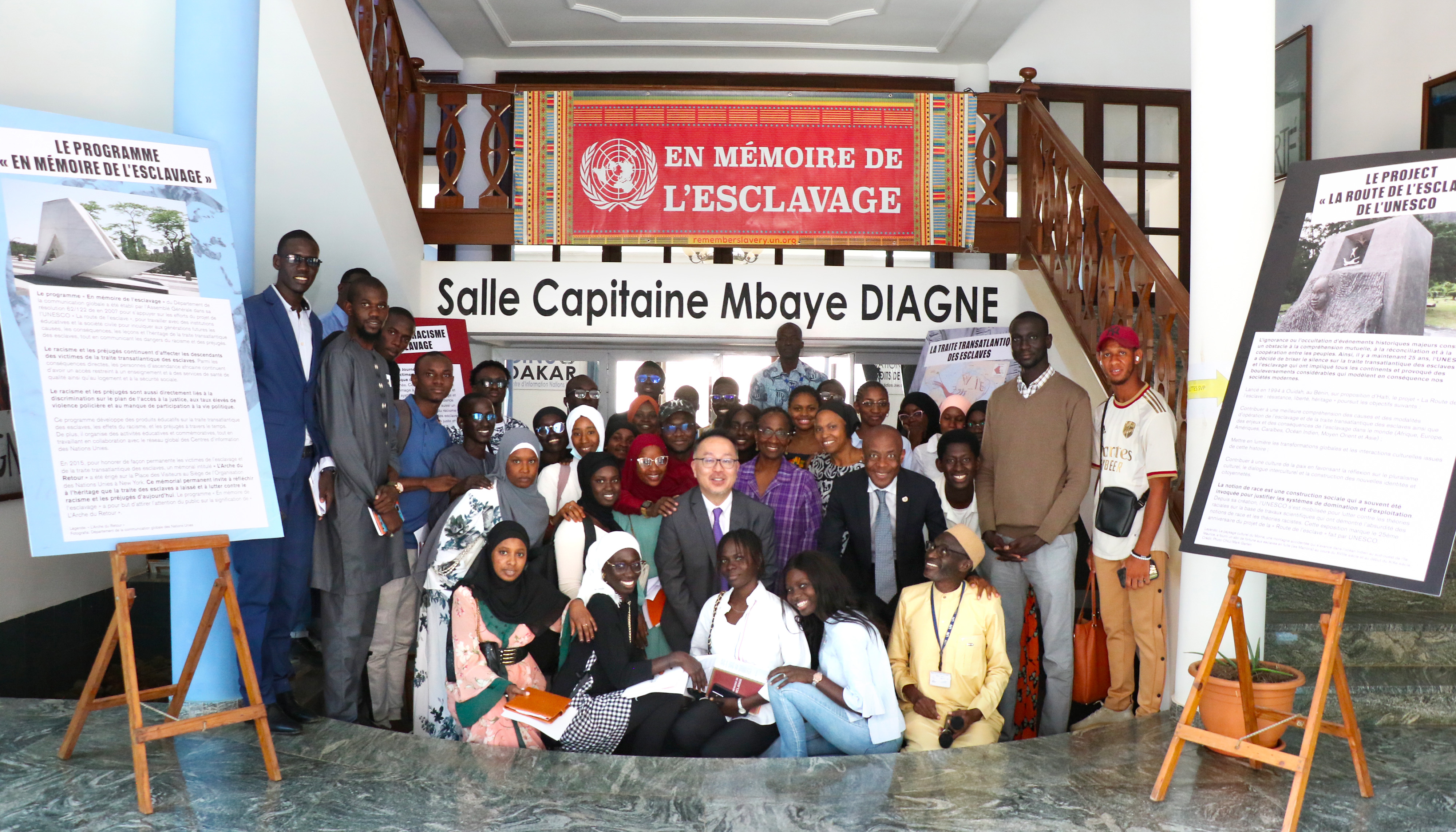  Le Centre d'Information des Nations Unies à Dakar a organisé un événement éducatif le 24 avril pour se souvenir des victimes de l'esclavage et de la traite transatlantique des esclaves.