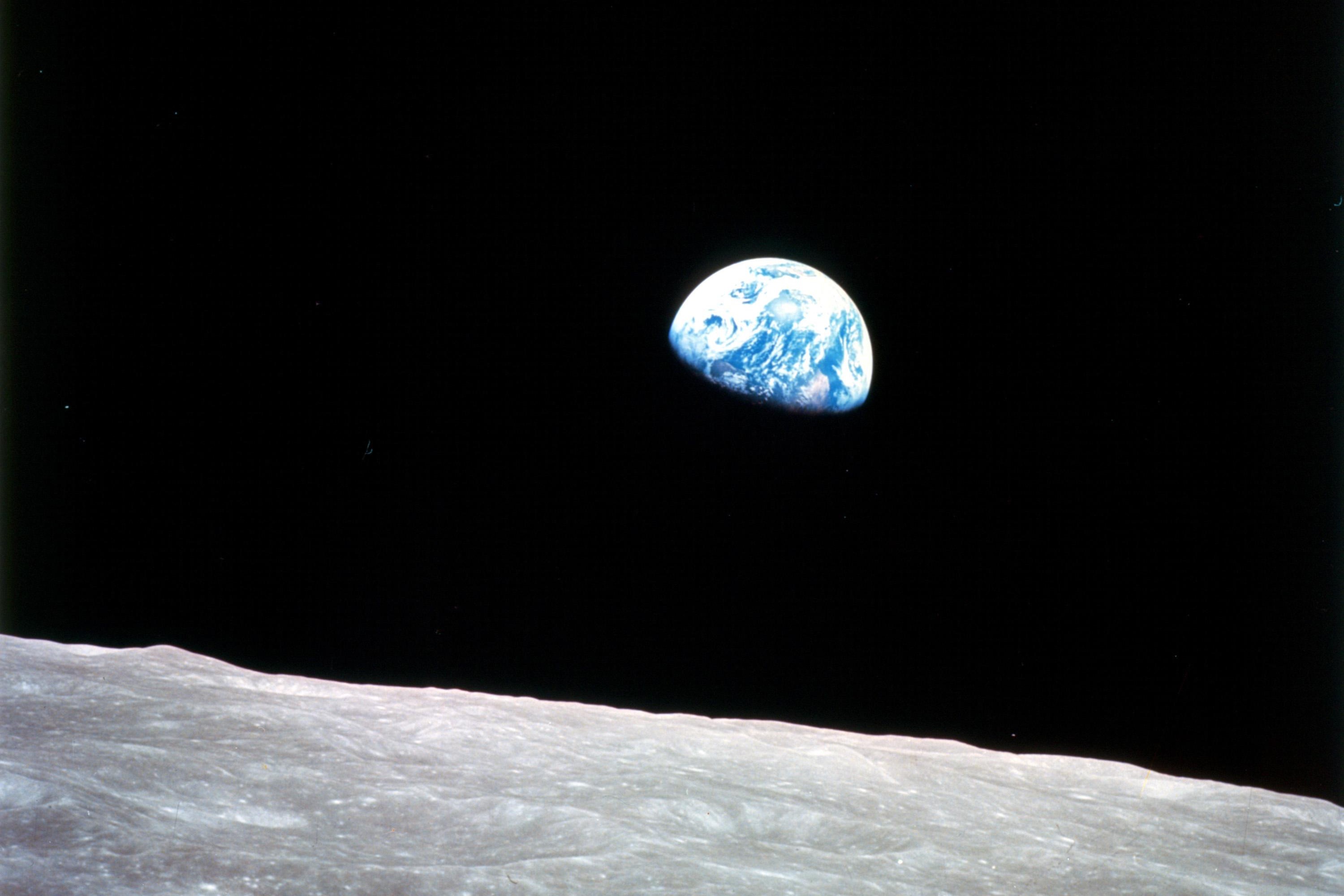 La Tierra vista desde la superficie de la luna