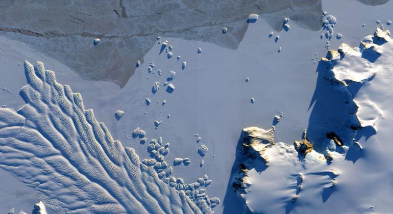 Image satellite en couleurs naturelles de la marge du glacier Matusevich en Antarctique de l'Est.