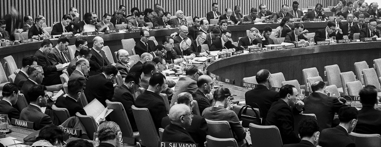 لقطة لقاعة المؤتمرات في 24 يناير 1961 في الأمم المتحدة بنيويورك. 