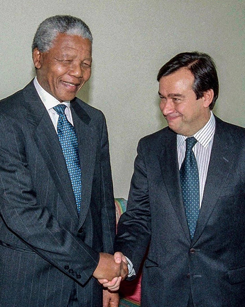 Nelson Mandela and the United Nations Secretary-General António Guterres meet in Lisbon, Portugal, in October 1993. Photo: Carlos Marques/LUSA