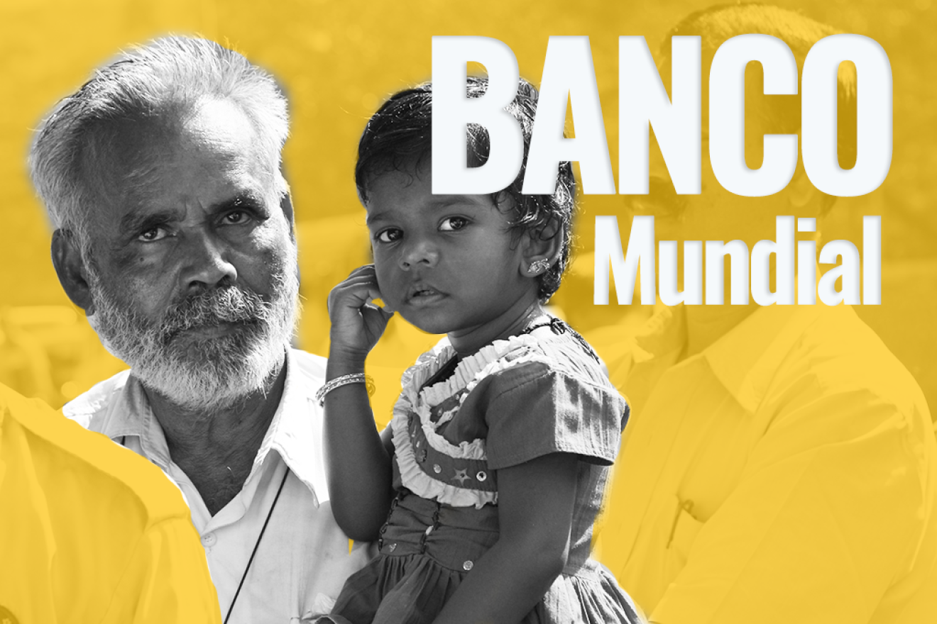 Tarjeta sobre el Banco Mundial con un padre con su hija, en Mumbai (India).