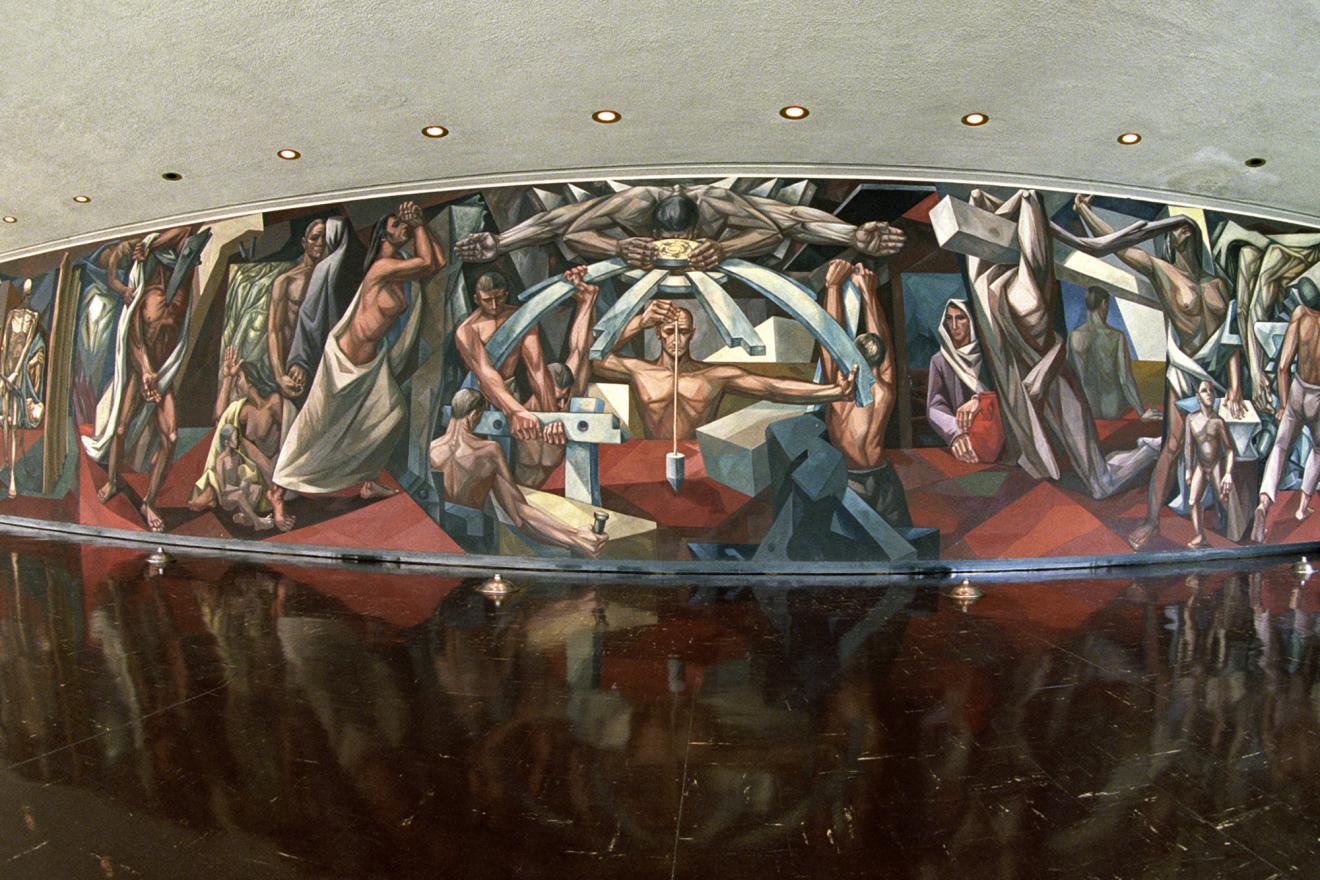 西班牙艺术家何塞•贝拉•萨内蒂创作的壁画陈列在联合国，展现了人类对持久和平的不懈追求。这幅壁画全长超过18米，高近4米，生动地描绘了全人类共同的斗争。
