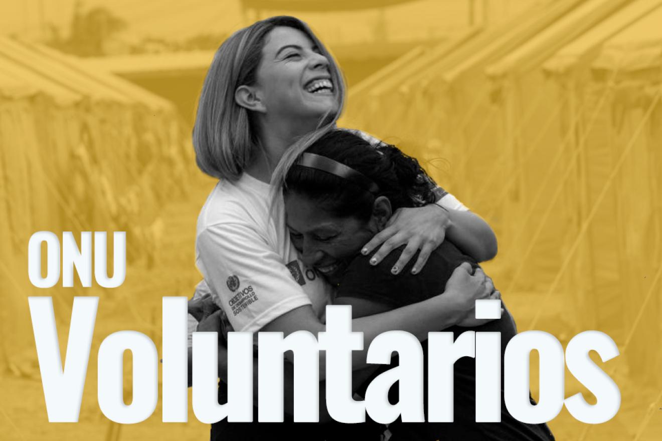 Cartel de Voluntarios ONU representado por dos mujeresque se abrazan y sonríen