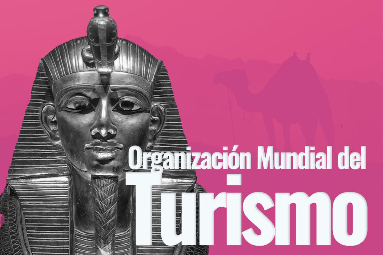 Cartel de la Organización Mundial del Turismo y un busto de Tutankamón