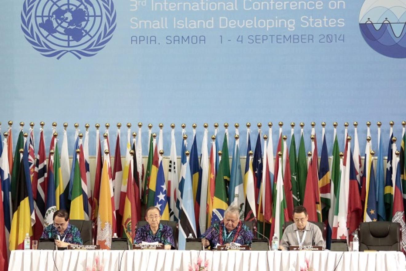 萨摩亚阿皮亚第三届小岛屿发展中国家国际会议全体会议厅照片。