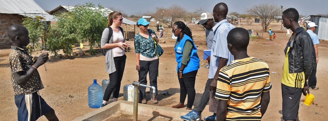 Un membre du personnel du HCR dans la zone de Kalobeyei au Kenya