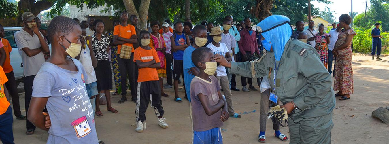 L'unité de protection de l'enfance et de prévention de la violence sexuelle de la Mission de l'Organisation des Nations Unies pour la stabilisation en République démocratique du Congo (MONUSCO) lors d’une session de sensibilisation durant la COVID-19.
