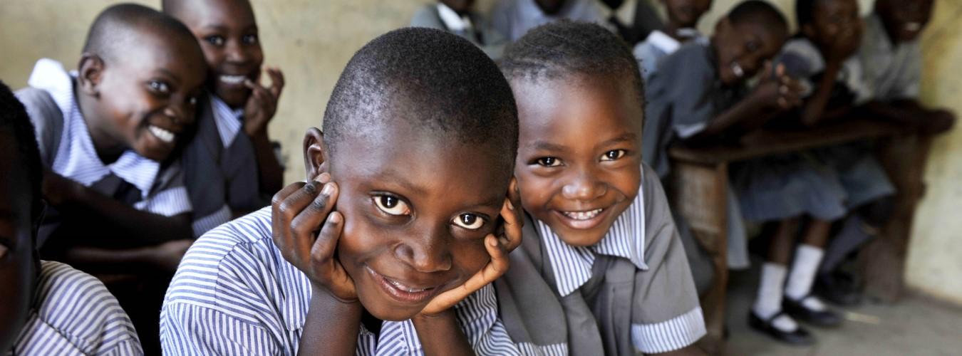 课堂上的儿童，摄于肯尼亚。