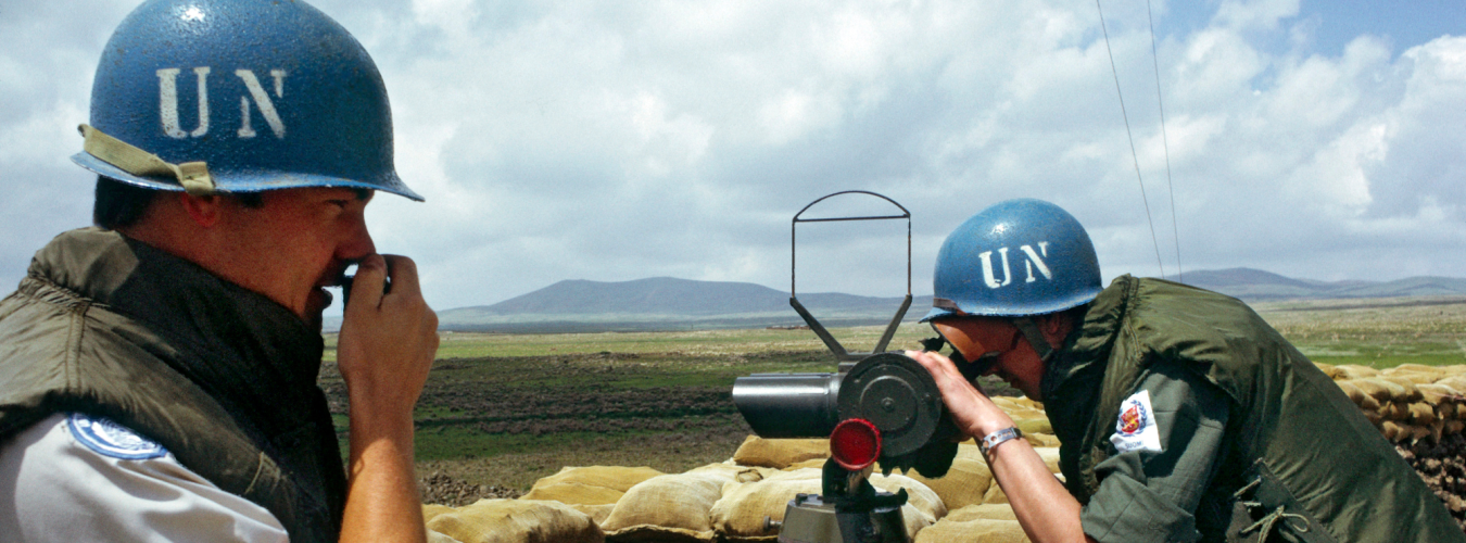 Deux Casques bleus de l’ONUST, l’Organisme des Nations Unies chargé de la surveillance de la trêve, en Palestine
