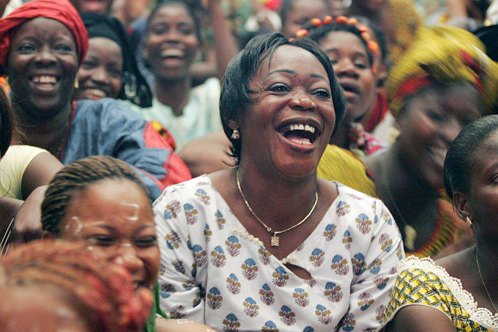 Portrait d'une femme souriante servant de lien vers la page des célébrations des Nations Unies