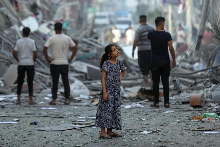 A girl watching the damage caused by the hostilities in Gaza.