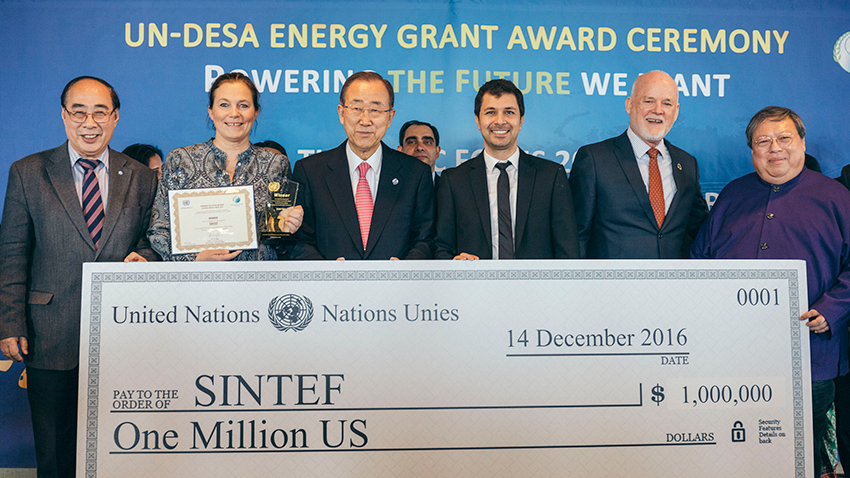 Award-Ceremony-Picture|story_energygrant|story_energygrant2|story_energygrant