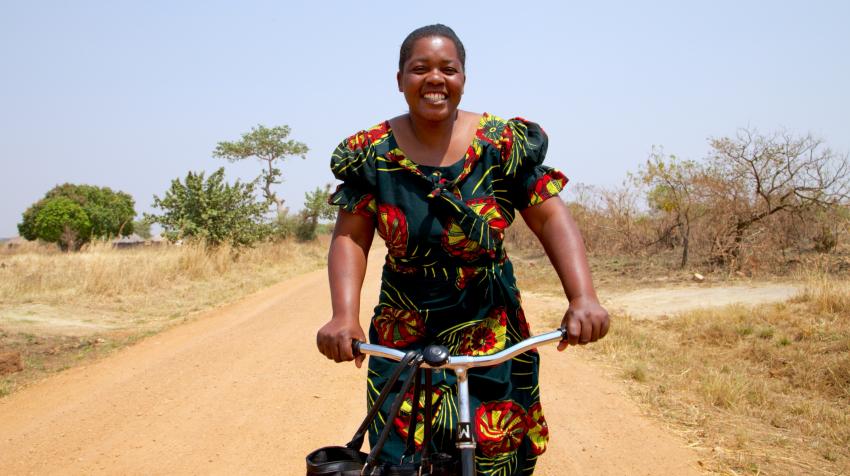通过提供自行车增加乘坐可负担的交通工具的机会，有助于增强撒哈拉以南非洲妇女和女童的权能。世界自行车救济组织