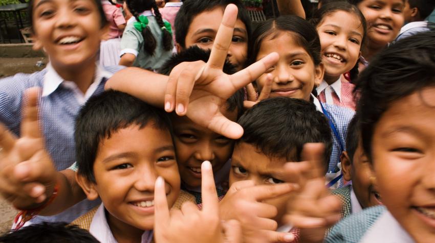 Des enfants à Namarjung, dans la région de développement Ouest (Népal). 2017. Rebecca Zaal/Pexels