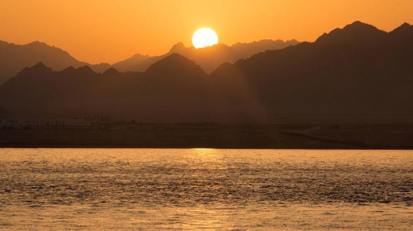 Unsplash/Juanma Clemente-Alloza The silhouette of the mountains in Sharm El-Sheikh, Qesm Sharm Ash Sheikh, Egypt