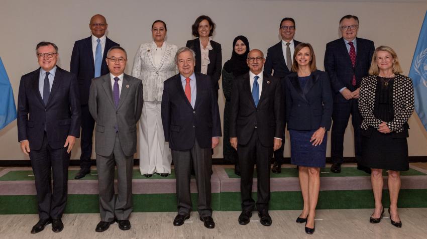 SG António Guterres (centre left) poses for a photo with participants of the 4th Annual Meeting of the (GISD) Alliance. 
