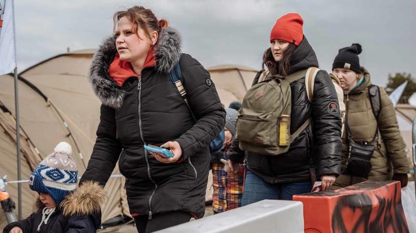 © IOM/Muse Mohammed. Ukrainian refugees arrive at the Medyka border point in Poland.