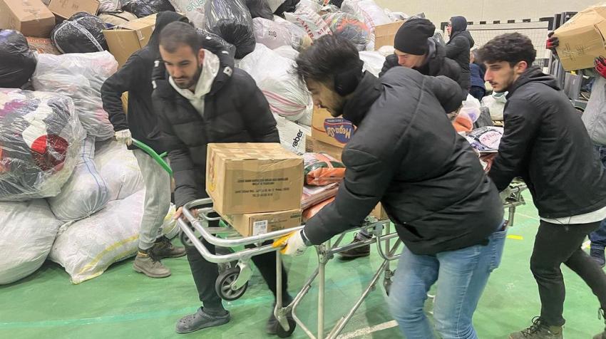 Volunteer students help to sort out and distribute supplies for the victims (Photo: Firat University)