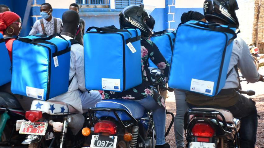 Supported by ITC, young Guinean entrepreneurs adapted their business models with urban logistics and product deliveries during the COVID-19 pandemic. Photo: Paul Traoré