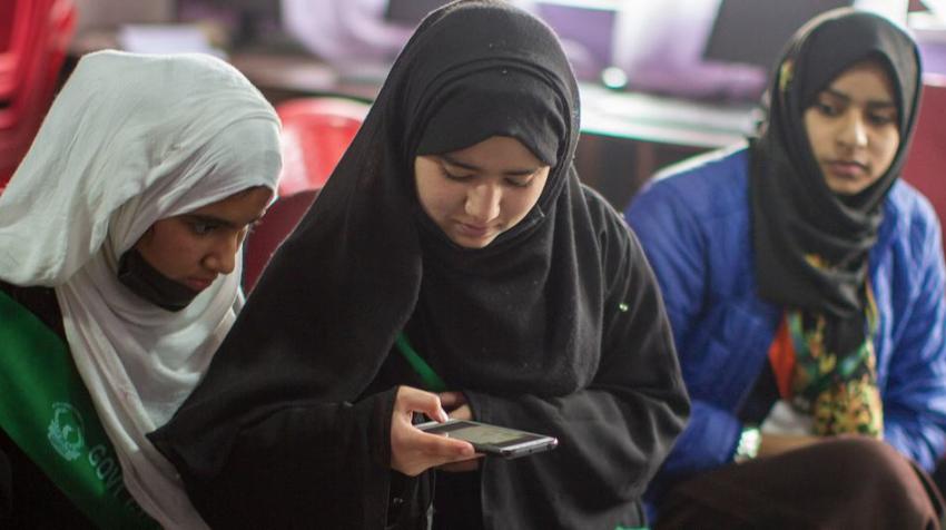 © UNICEF. Students learn coding in a computer science class in Jammu & Kashmir.