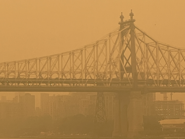 View of the Queensboro Bridge near United Nations Headquarters in New York, showing dense haze from wildfires in Canada, 7 June 2023. © John Sebesta