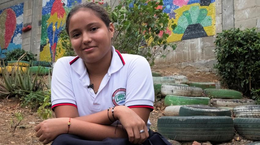 تستفيد جوسفيغيليس وهي طالبة شابة من فنزويلا، من برنامج تعليمي لليونيسف تدعمه منظمة "التعليم لا يمكن أن ينتظر" في كولومبيا. UNICEF/Suárez© 