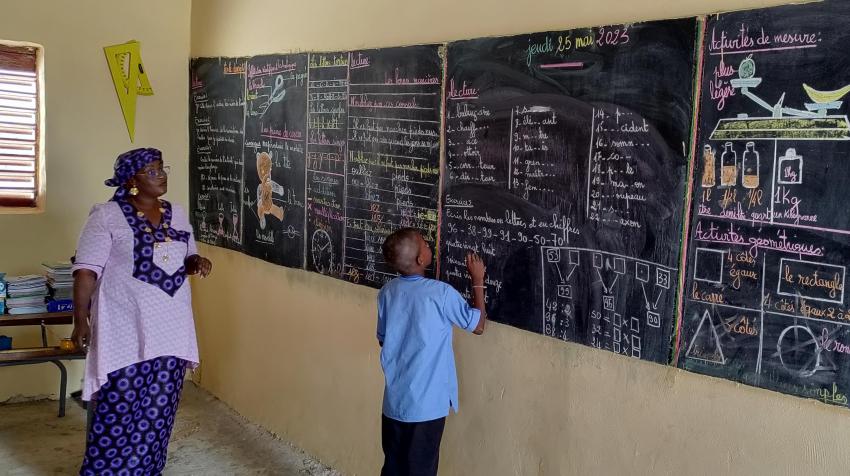A teacher and student in a classroom in Senegal. Samuel Grumaiu, Education International