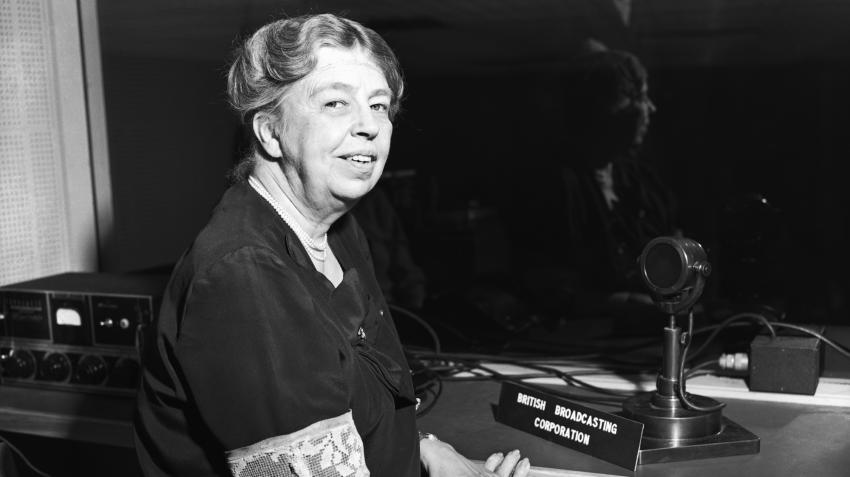 إليانور روزفلت، ممثلة الولايات المتحدة في الدورة الثانية للجمعية العامة للأمم المتحدة ورئيسة لجنة حقوق الإنسان، نيويورك، 1 تشرين الثاني/ نوفمبر 1947. UN Photo