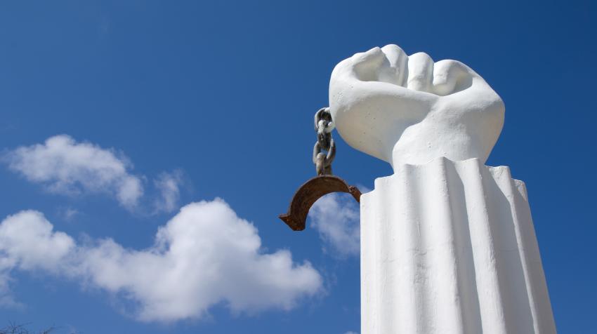 纪念1795年库拉索奴隶起义的纪念碑。维基共享资源/Charles Hoffman