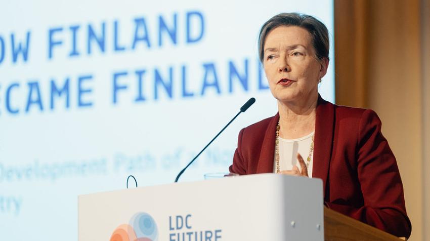 芬兰常驻代表埃琳娜•卡尔库大使于2024年3月6日在芬兰赫尔辛基最不发达国家未来论坛上发言。最不发达等国家高代办