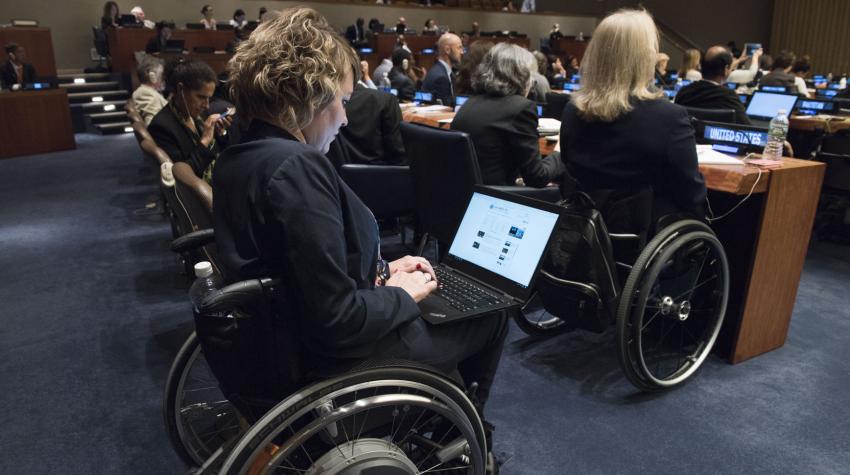 La Conférence des États parties à la Convention relative aux droits des personnes handicapées, les délégués discutent des effets des nombreuses discriminations dont sont victimes les personnes handicapées. Siège des Nations Unies, New York, 14 juin 2017. 