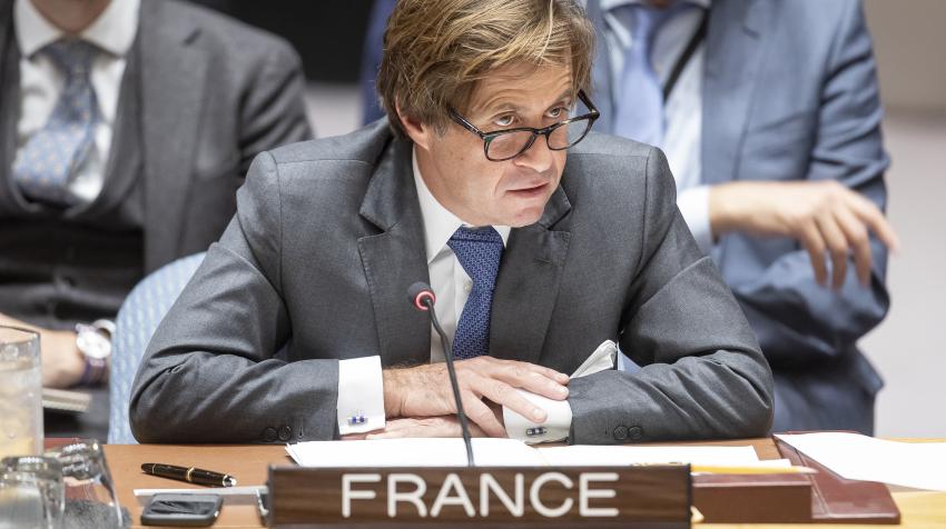 法国常驻联合国代表尼古拉斯•德里维埃在安理会关于大湖区局势的会议上致辞。摄于纽约，2019年10月30日。联合国图片/Laura Jarriel