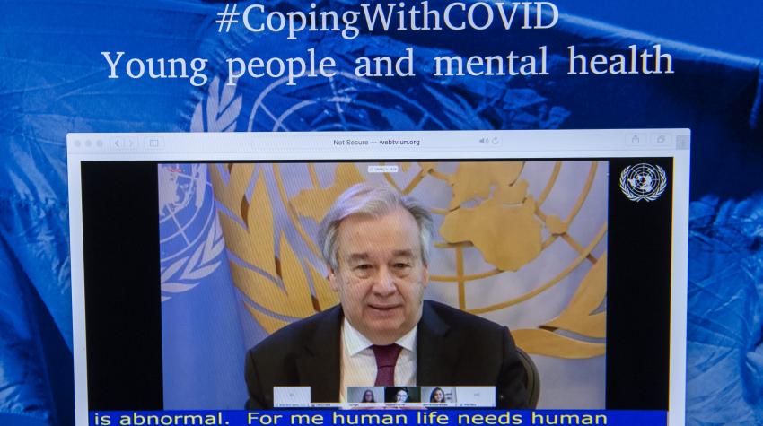 El Secretario General de las Naciones Unidas António Guterres dando una charla durante la serie de seminarios web sobre jóvenes y salud mental titulada "Haciendo frente a la COVID-19" organizada por el Enviado para la Juventud. 15 de julio de 2020. Foto O
