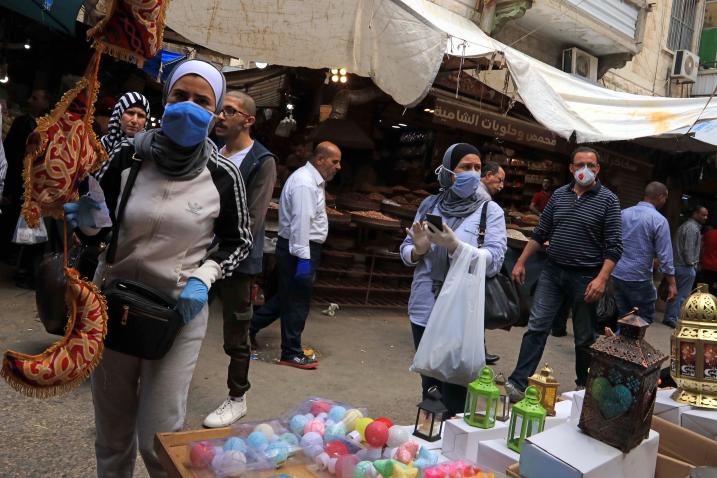 Shoppers wear face masks while browsing a street market in Jordan. United Nations photo: UN Jordan/ Mohammad Abu Ghoush