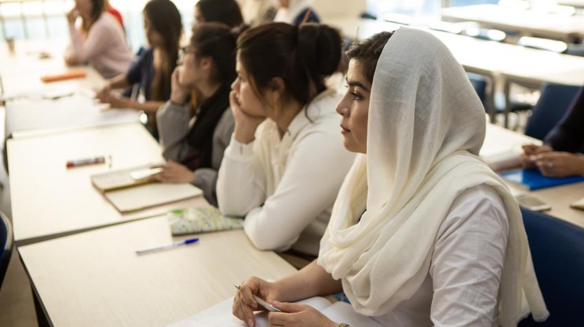 El primer grupo de estudiantes afganas llegó a Almaty, Kazajstán, y comenzó cursos de idioma en la Universidad ALMA, octubre de 2019. Foto: PNUD Kazajstán
