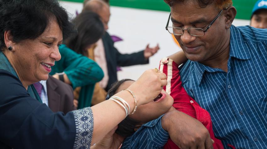 Anuradha Gupta, Deputy CEO of Gavi, the Vaccine Alliance gives oral cholera vaccine (OCV) drops to a child at the launch of the December 2019 vaccination campaign in Cox’s Bazar, Bangladesh. ©Gavi/2019/Isaac Griberg