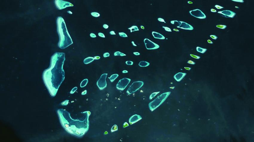 A part of the Maalhosmadulu Atolls, Maldives, seen from space. © NASA/GSFC/METI/ERSDAC/JAROS, and U.S./Japan Aster Science Team/Marine Photobank