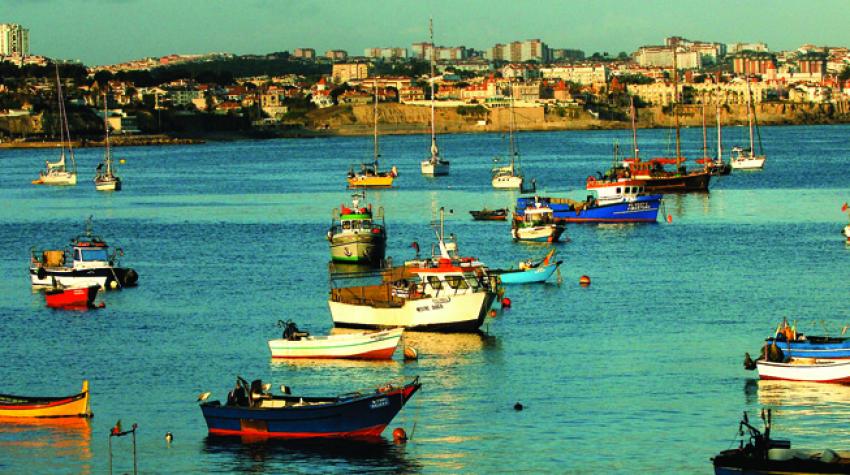 Fishing boats at Cascais, Portugal.  © Wikipedia Commons/Pedro Ribeiro Simoes