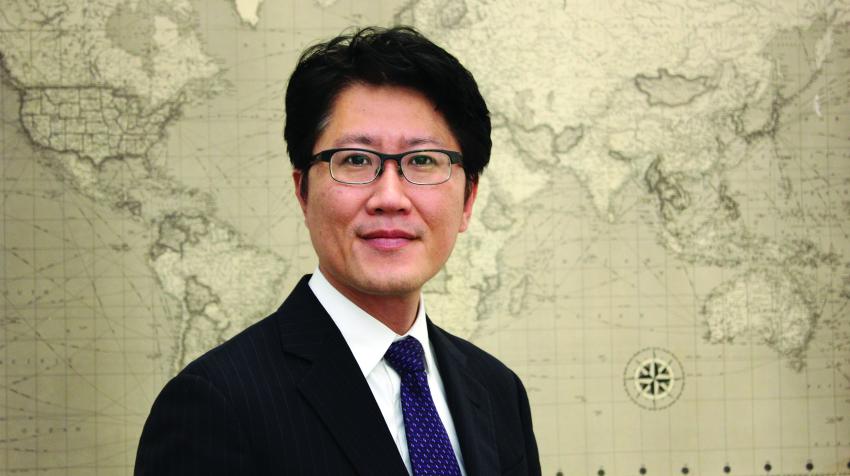 Le Professeur Ki-Joon Back, Université de Houston, États-Unis d’Amérique.