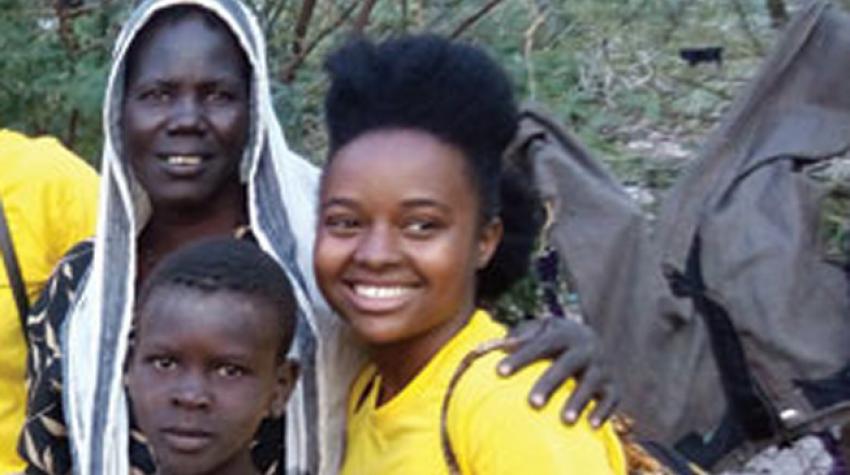 Refugiados de Rwanda con la autora (derecha). ©IRIN/Shawn Phillips
