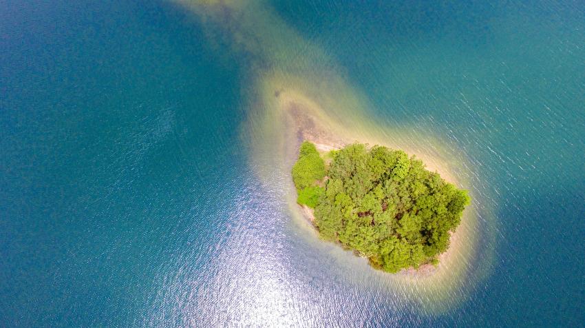 A small island in the sea. 6 March 2020. Photo by Loeng Lig on Unsplash