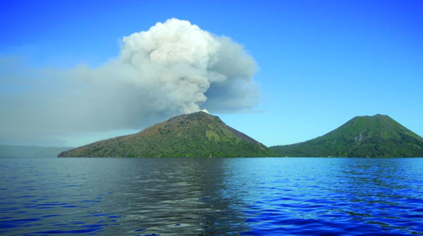 Mount Tavurvur, a part of the Rabaul caldera volcano, in Papua New Guinea. © Wikipedia Commons
