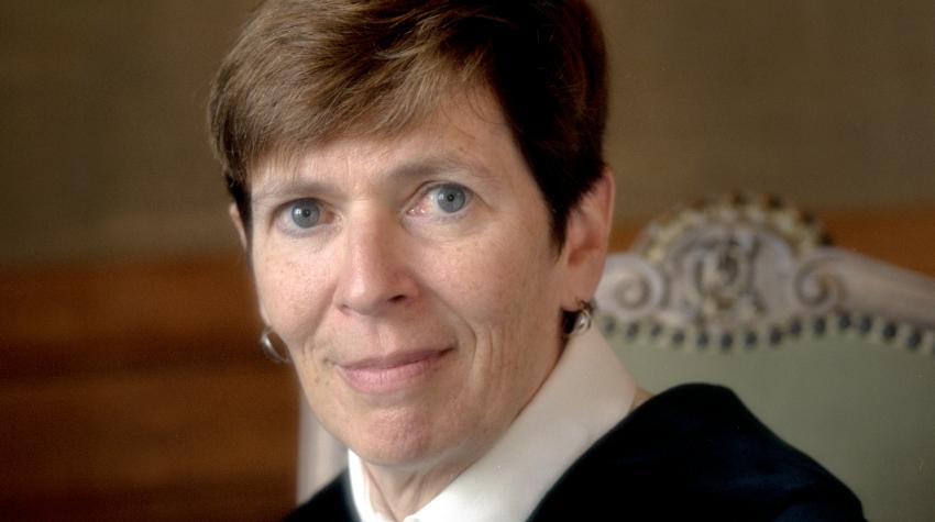 Portrait officiel de la présidente de la Cour internationale de Justice, Mme la juge Joan E. Donoghue. 