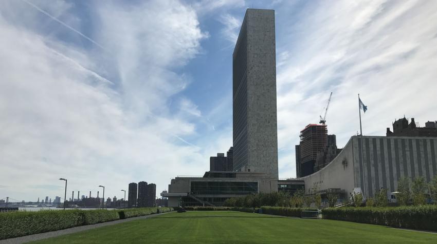 View of the UN Headquarters Secretariat Building from the green area. 