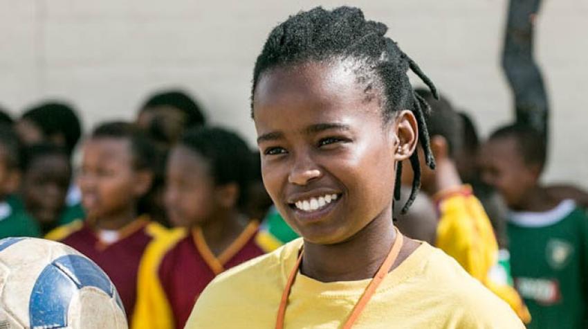 Des jeunes participent à des programmes d’acquisition des compétences nécessaires dans la vie courante mis en place par Grassroot Soccer en Afrique du Sud. © Grassroot Soccer/ Karin Shermbrucker