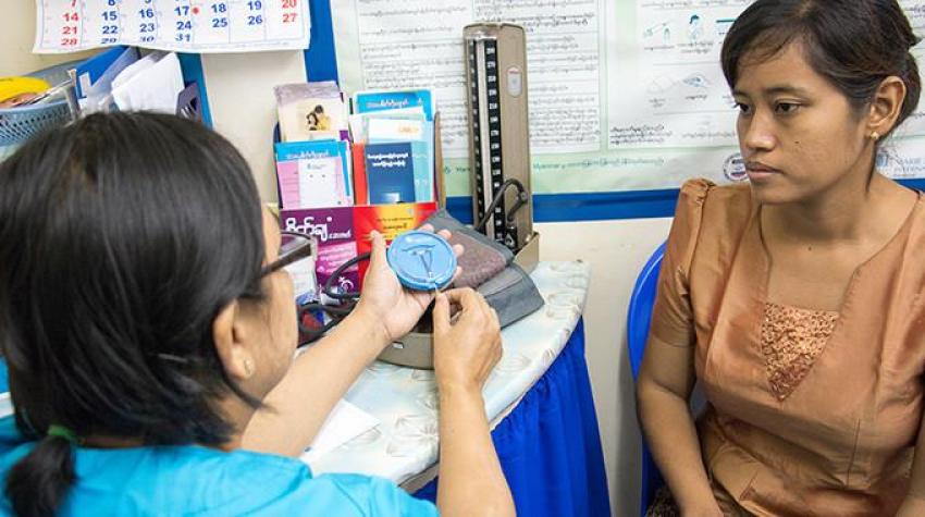 La planification familiale aide les femmes au Myanmar à protéger leur santé et leur famille. Octobre 2016. © FNUAP Myanmar. 