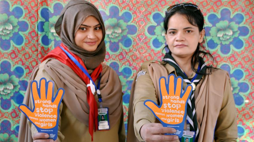 In Balochistan, Pakistan, Girl Scouts Nosheen and Ambreen say “strong hands stop violence against women and girls”. 5 December 2016. UN-Women/Henriette Bjoerge 