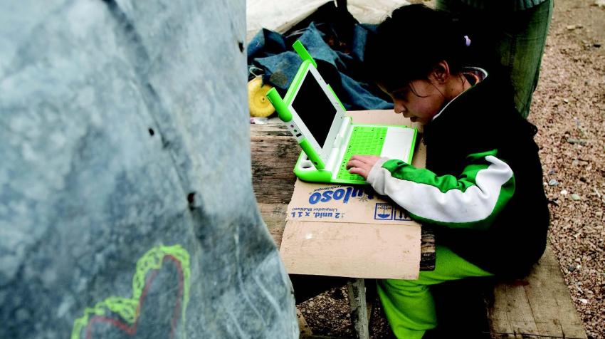 Camila Gonzalez studying at home on a computer she received through Uruguay's "One Laptop per Child" Programme.  ©PABLO LA ROSA. 25 June 2009. ​