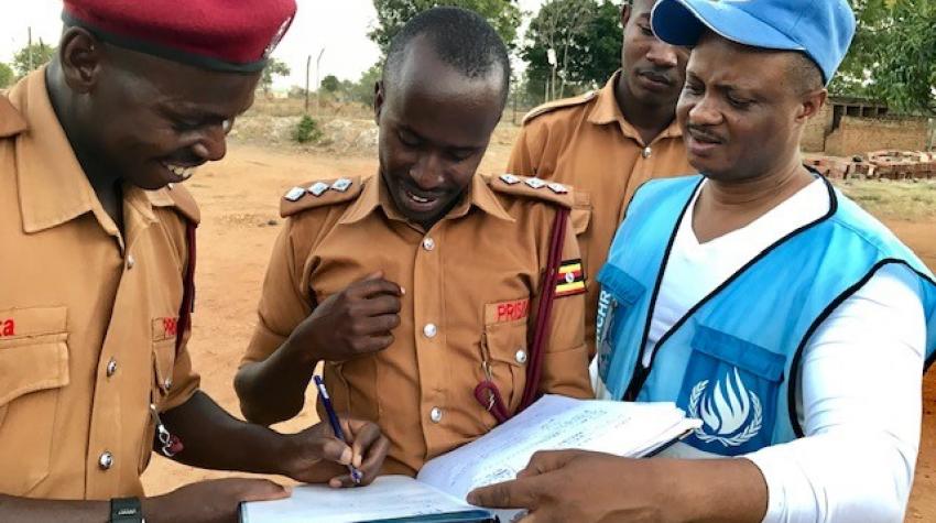 在乌干达，联合国人权干事与包括乌干达监狱管理局和乌干达人权委员会在内的地方当局合作，致力于改善卡拉莫贾地区监狱的条件。人权高专办图片/Sylvester Lotieng